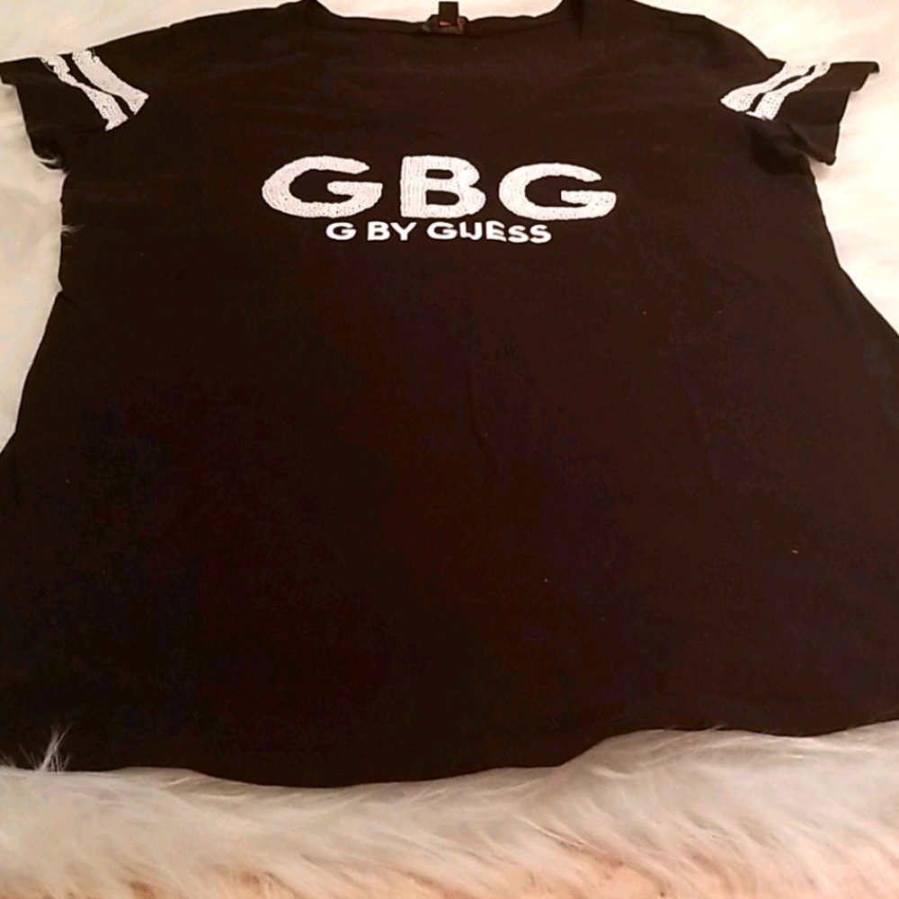 Guess V neck t shirt